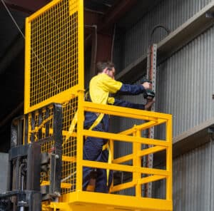 BMP001 R: Forklift Safety Cage